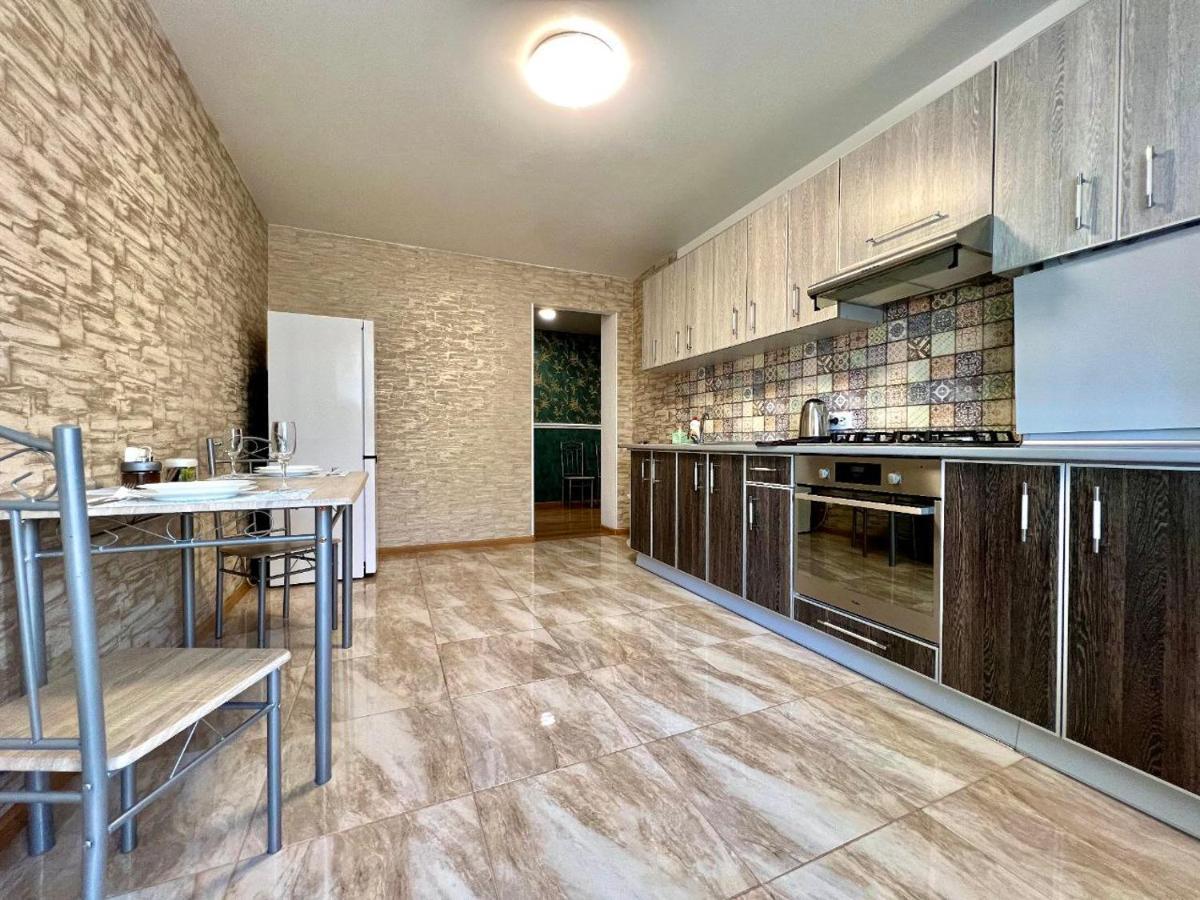 Apartpoltava Простора Однокімнатна Квартира В Новобудові, Корпусний Парк Ngoại thất bức ảnh